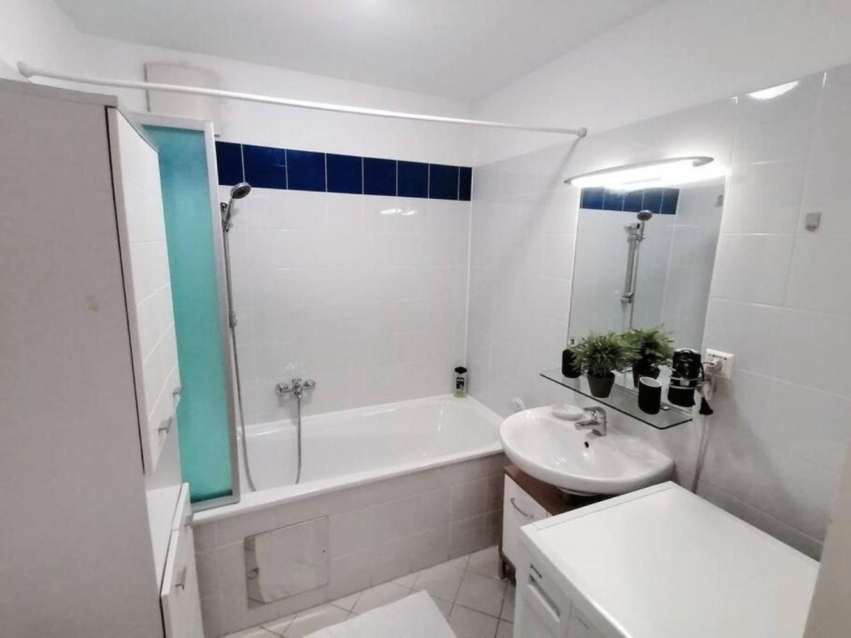 Nd Exquisites Wundervolles Ruhiges Terrassenapartment Mit Garage Bécs Kültér fotó
