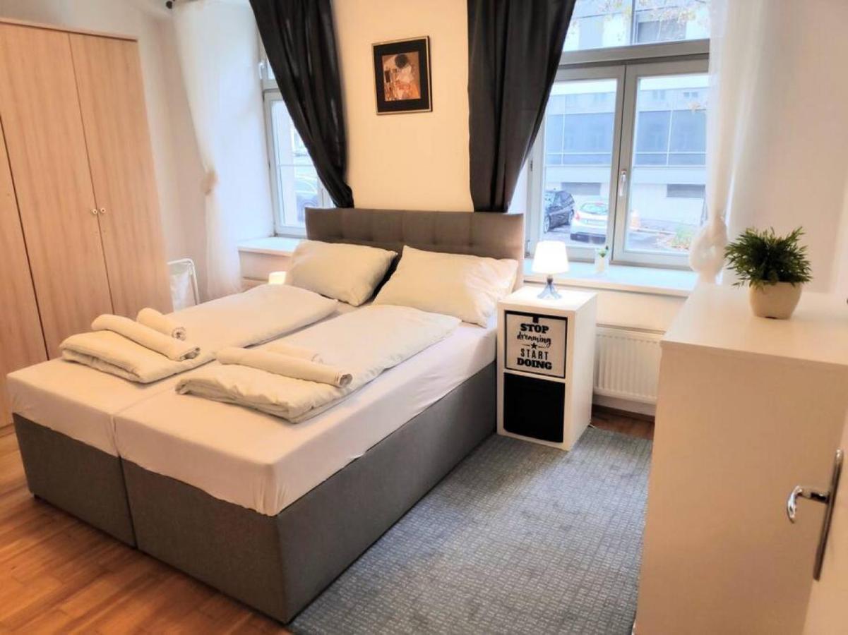 Nd Exquisites Wundervolles Ruhiges Terrassenapartment Mit Garage Bécs Kültér fotó