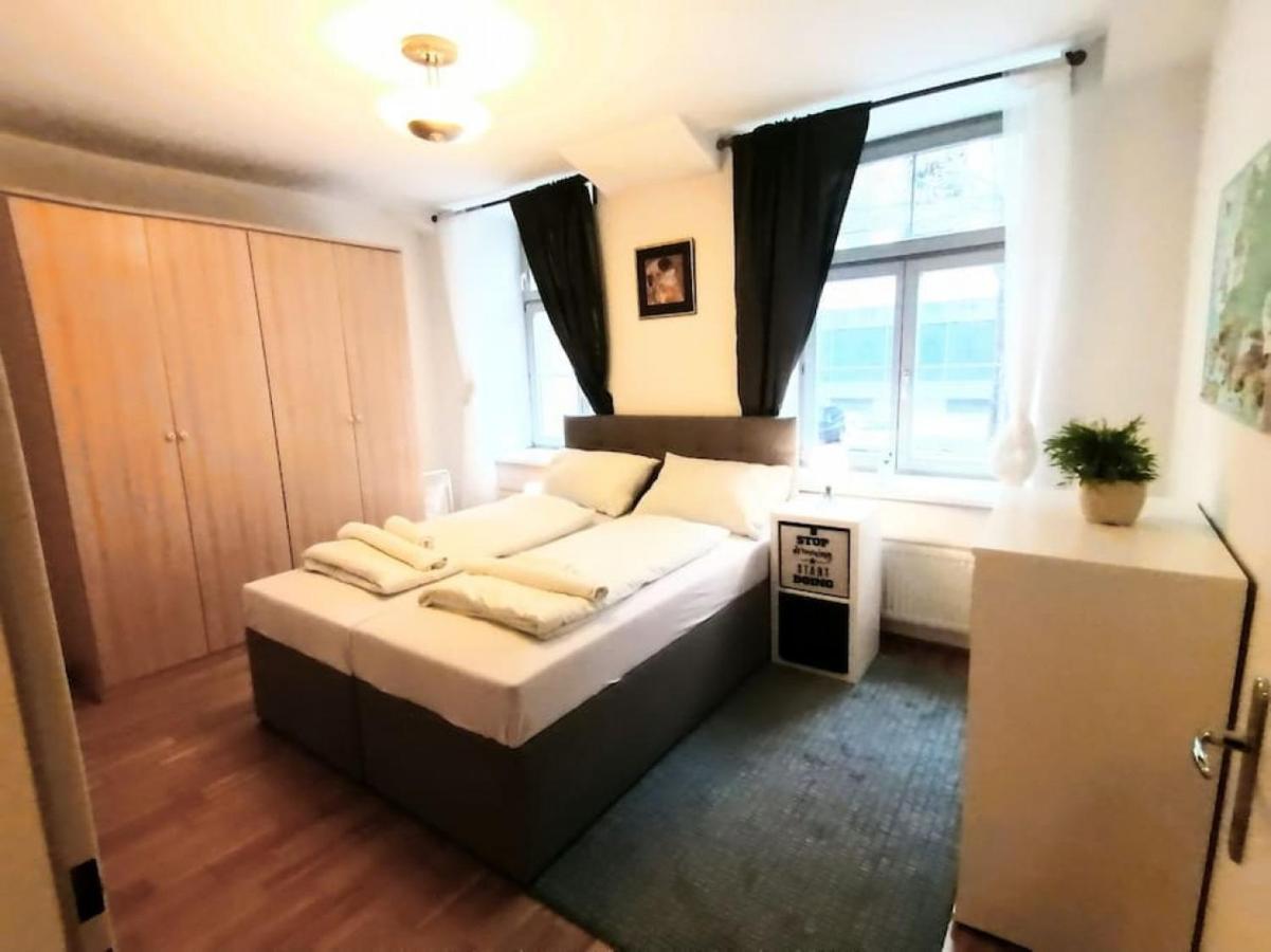 Nd Exquisites Wundervolles Ruhiges Terrassenapartment Mit Garage Bécs Kültér fotó