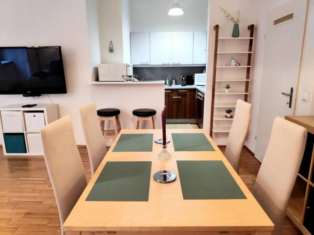 Nd Exquisites Wundervolles Ruhiges Terrassenapartment Mit Garage Bécs Kültér fotó