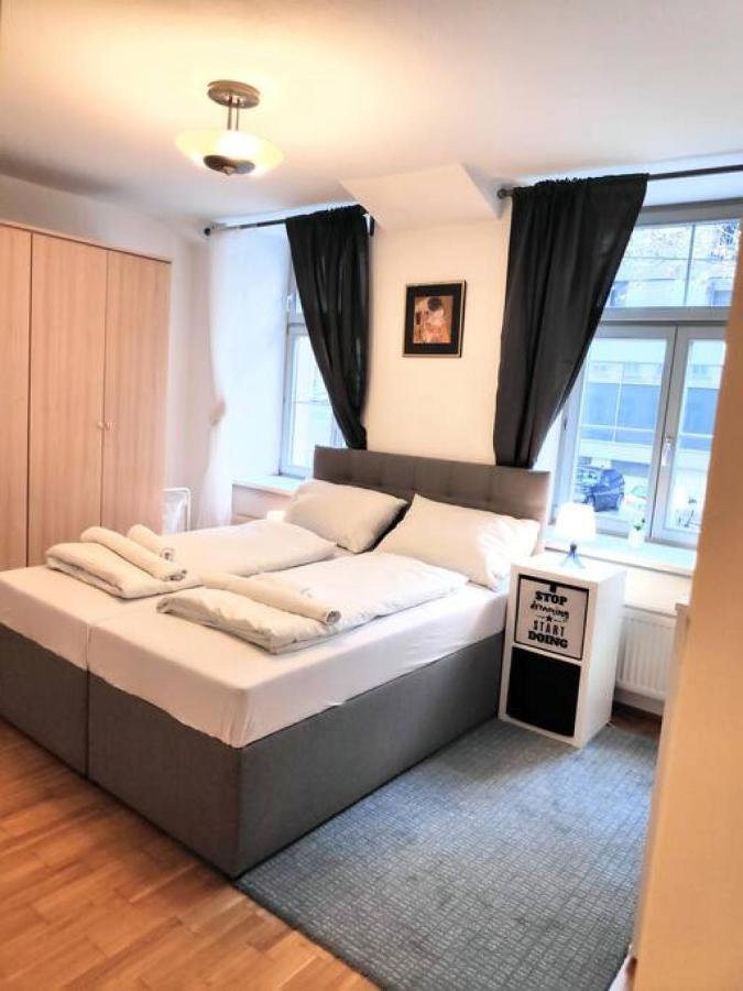 Nd Exquisites Wundervolles Ruhiges Terrassenapartment Mit Garage Bécs Kültér fotó