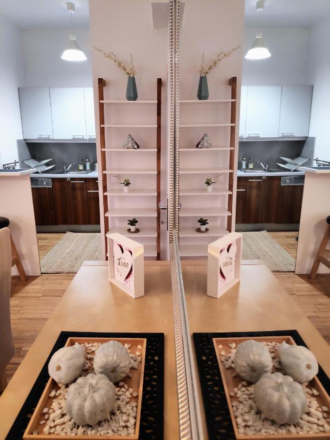 Nd Exquisites Wundervolles Ruhiges Terrassenapartment Mit Garage Bécs Kültér fotó