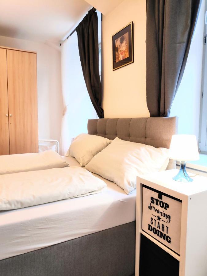 Nd Exquisites Wundervolles Ruhiges Terrassenapartment Mit Garage Bécs Kültér fotó